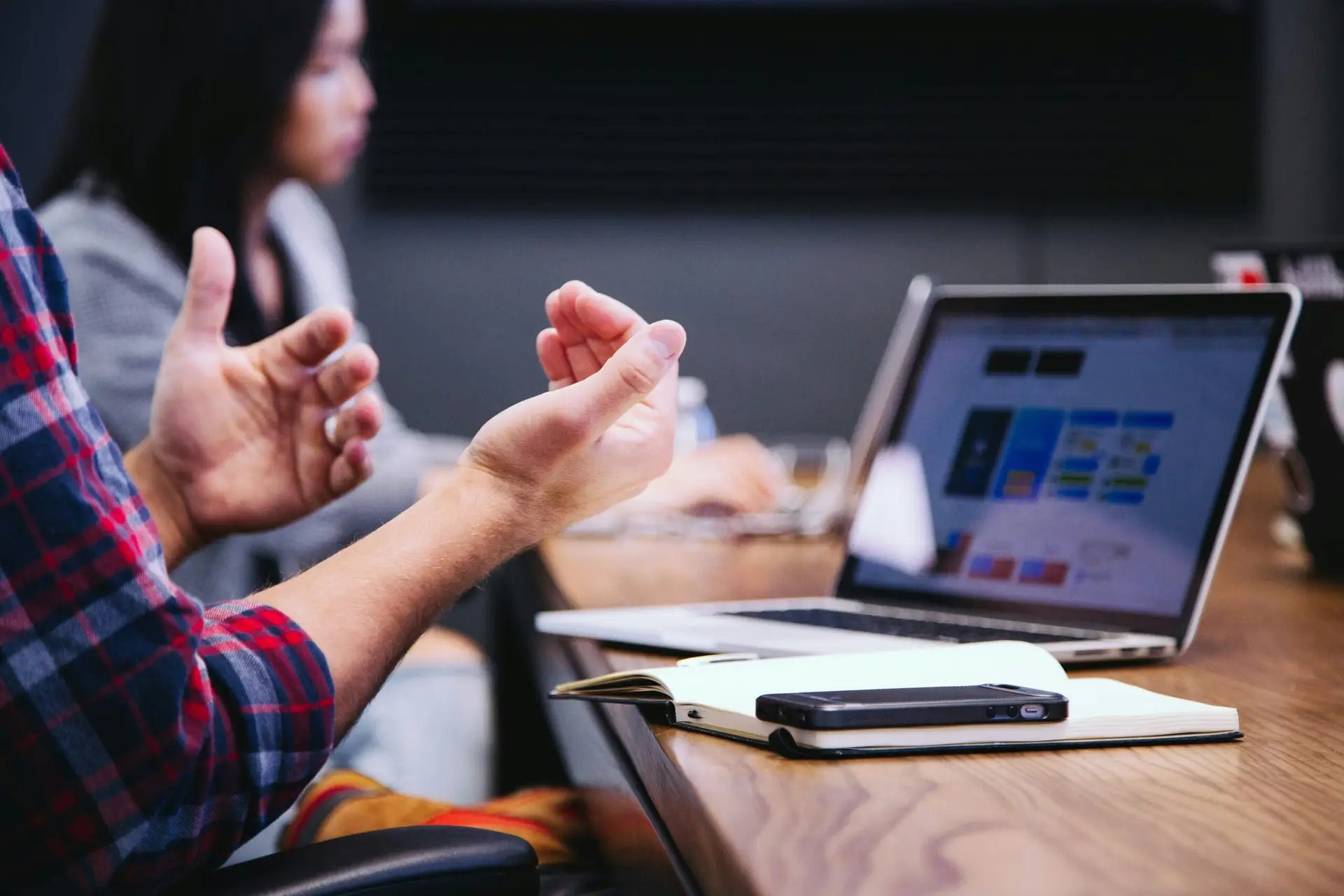 8 ressources IA & soft skills pour les équipes SDR en 2026